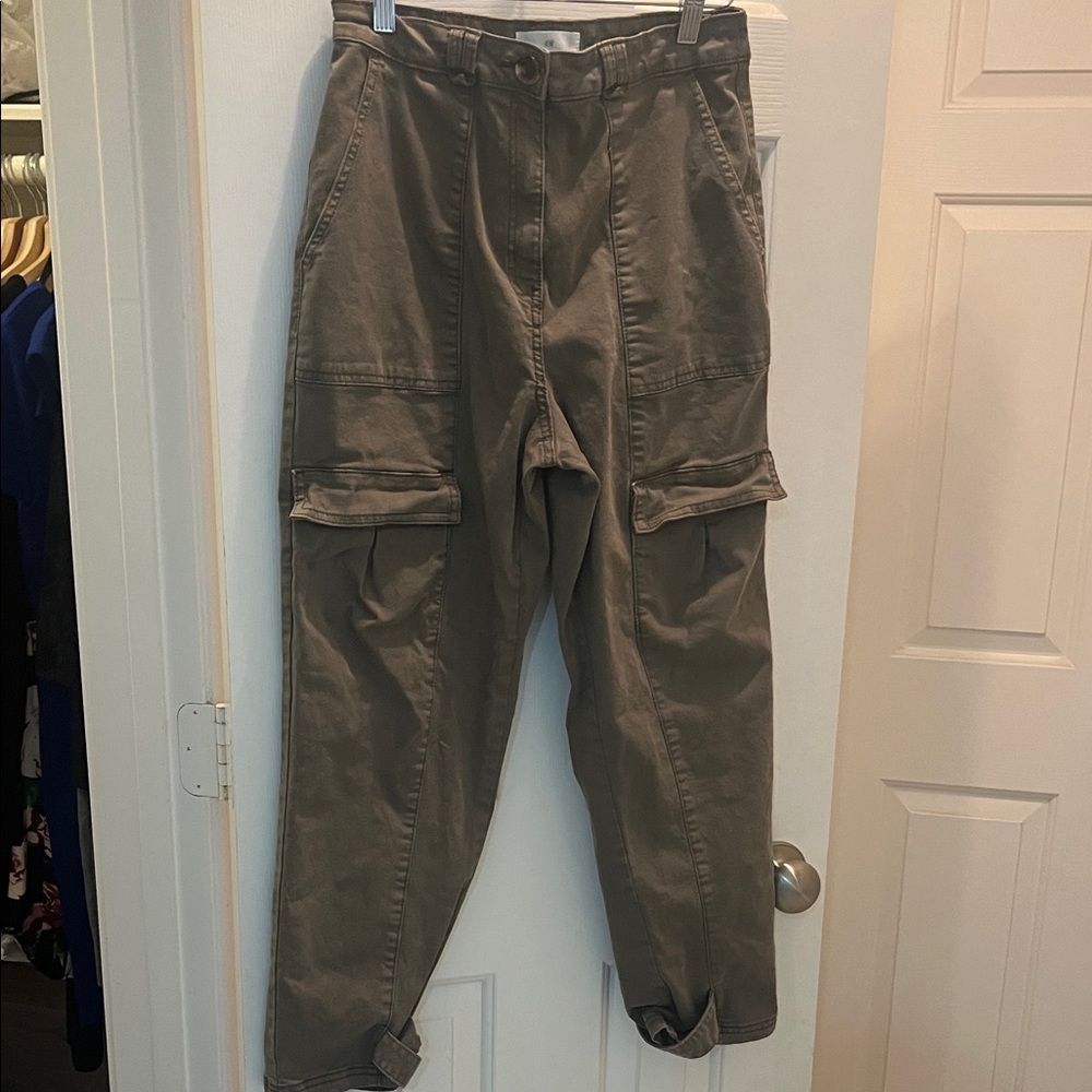 H&M women’s Cargo Pants in Tan
